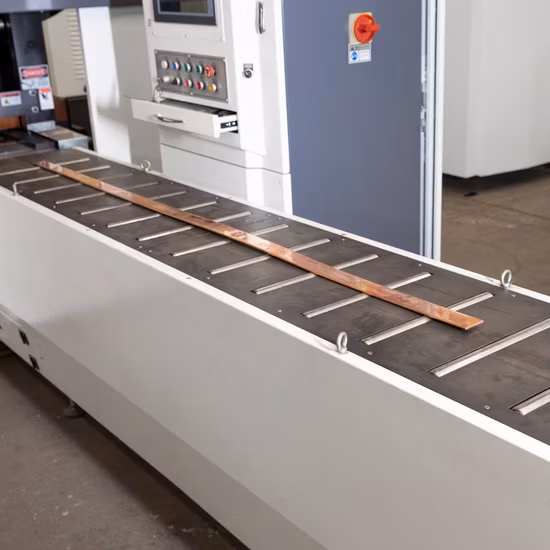 구리와 알루미늄을 위한 고능률 자동 3D CNC 공통로 가공 절단기